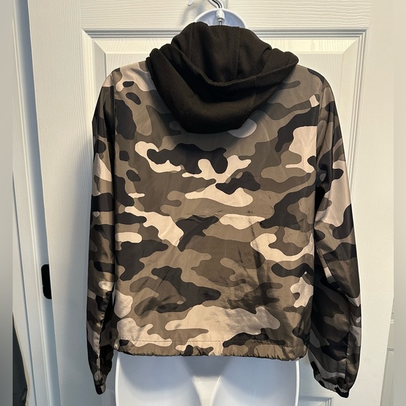 Like new no boundaries hooded camo jacket size XS (1) - Picture 2 of 6